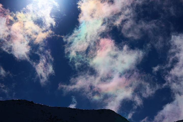 彩られた雲