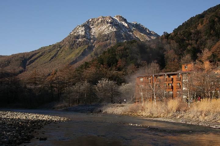 焼岳と上高地温泉ホテル